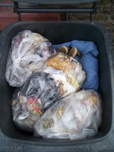 Müll0312 215.jpg (227.66 KiB) 5799 mal betrachtet Das Müllgewicht ließ das Bettzeug einsacken.