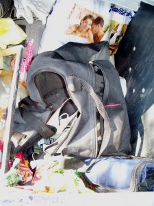 Solche Sporttaschen und Rucksäcke werden oft als große stabile Mülltüten gebraucht, wenn sie ausrangiert werden.