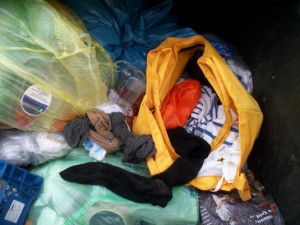Müll0312 286.jpg (100.08 KiB) 8171 mal betrachtet Geile Einblicke.