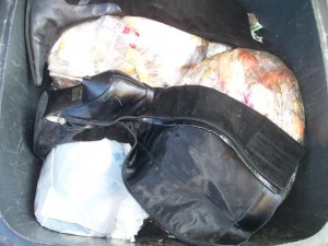 Noch sauber glänzend, wartet das Stiefelfutteral auf den kommenden Dreck.