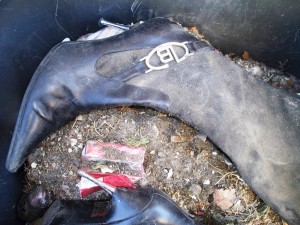 Glücklicherweise kam das empfindliche Wildleder nicht direkt mit klebrigen Essensresten in Kontakt. Sonst hätte es wohl endgültig das Ende bedeutet!