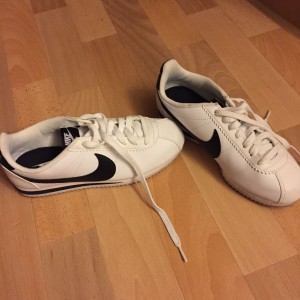 Nike-Leder-Sportschuh-Turnschuhe-365-Top.jpg