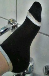Socke2.jpg (67.73 KiB) 36325 mal betrachtet mich würde sehr interessieren, wie die Söckchen wohl nass aussehen würden ;-)