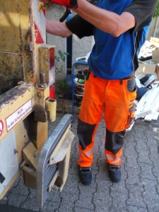 Müll0615 (9).JPG (580.06 KiB) 22338 mal betrachtet Ich kam gerade noch zur rechten Zeit, denn die Sperrmüllabfuhr war schon da und ein Müllmann stand schon bereit.