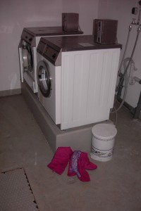 Astrid01 003.jpg (432.46 KiB) 7544 mal betrachtet Die Waschmaschinen der Hausgemeinschaft und ... kaum zu glauben ... !