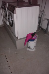 Jetzt noch schnell den Mülleimer leeren, den "Dreck" wegbringen und kurz feucht wischen ... !