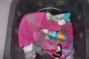 Würde die Putzfrau jetzt nochmal heute Dreck reinschmeißen wollen?? Wenn diese Stiefel jetzt auf einmal "fehlen" würden. Grins!