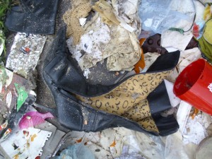 Janine08 031.jpg (427.84 KiB) 29487 mal betrachtet Kaum vorstellbar, dass da eben noch die nylonbestrumpften Beine einer hübschen Frau vom Stiefelfutter umschmeichelt wurden.