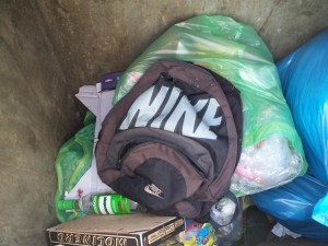 Der lag noch ziemlich tief und wäre bald im Dreck versunken.