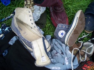 Müll0512 191.jpg (151.52 KiB) 19219 mal betrachtet Auch die verlatschten Converse-Chucks wurden ausgeschlachtet und zum Sperrmüll gestellt; - oder genauer: geschmissen!