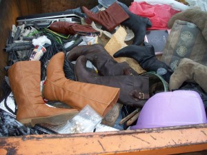 Müll0512 034.jpg (129.44 KiB) 10058 mal betrachtet Nach diesem letzten Wochenende auf der Müllsammelstelle, würden auch Jessicas Müll-Stiefel auf dem Müllberg einplaniert werden.