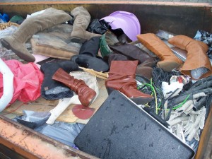 Müll0512 035.jpg (289.86 KiB) 10058 mal betrachtet Das war nur eine Containermulde von mehreren an diesem Samstag!