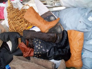 Müll0512 048.jpg (136.83 KiB) 9946 mal betrachtet Ein Kontrast zum heimischen Schuhschrank.