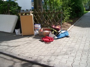 Müll0512 183.jpg (170.04 KiB) 12761 mal betrachtet Es scheinen Girly-rucksäcke gewesen zu sein.