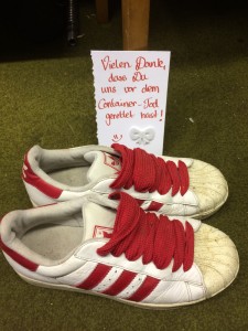 IMG_0951.jpg (434.92 KiB) 21791 mal betrachtet Ok, kein "Container-Tod", aber dafür vielleicht eine andere Hinrichtungsmethode :-D