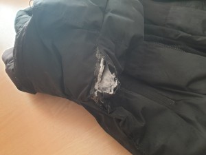 20211010_151031.jpg (97.06 KiB) 28018 mal betrachtet hier unter dem Ärmel aufgerissen