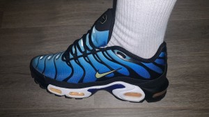 NIKE Air Max Plus ULTRA HYPERBLAU angezogen NEU.JPG