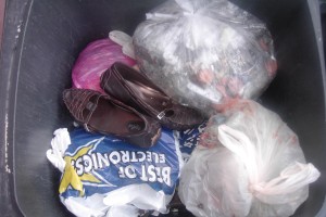 Müll0712 004.jpg (466.34 KiB) 7036 mal betrachtet Diese endfertigen Schuhe haben die "Große Stadtrundfahrt" mit den Orangenen Engeln mit meiner "Erlaubnis" mitgemacht.