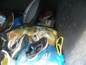 Turnschuhe eines Mädels oder eines Jugendlichen.