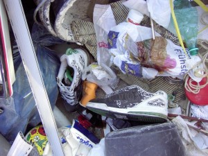 Müllkippe02 023.jpg (163.92 KiB) 10709 mal betrachtet Diese geilen Skaterschuhe fielen mir sofort auf!
