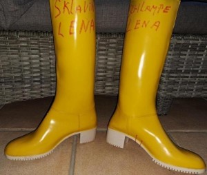 Lizette Rigon geel Schlampe #33.jpg