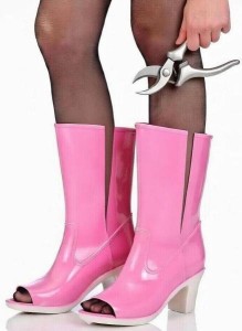 Lena in roze regenlaarzen van Sandra 10.9.jpg