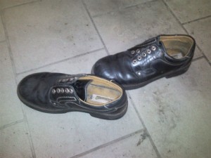 Landrover ind Gr. 45 - ausgeschlachtet. Die Schnürsenkel wahren wohl noch brauchbar aber der Rest MÜLL!