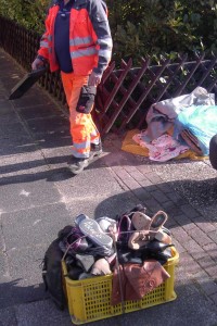 Müll1012 001.jpg (270.13 KiB) 7443 mal betrachtet Gleich sind "Die Schuhe vom Schatz" dran!