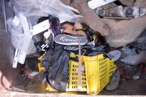 Müll1012 038.jpg (459.76 KiB) 7196 mal betrachtet Alles ordentlich in den Müll gepresst!