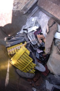 Müll1012 039.jpg (466.05 KiB) 7196 mal betrachtet Jetzt konnte man schon besser sehen, dass sehr viele geile Schuhe und Stiefel in den Müll gepresst worden sind.