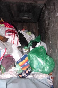 Interessante seltene Innenansichten eines Großmüllcontainers.