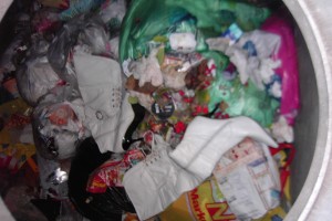 Ich machte den Deckel auf und konnte es kaum glauben; auch deshalb sind mir die Bilder verwackelt.