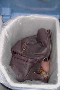 Müll1012 055.jpg (219.27 KiB) 5384 mal betrachtet Nicht wirklich kaputt, aber verlatscht; ein Grund sie sofort auszurangieren!