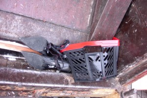 Harir01 102.jpg (276.42 KiB) 9226 mal betrachtet Nicht einmal mehr Platz für ein Blatt Papier. Diese Presse kennt kein Erbarmen!