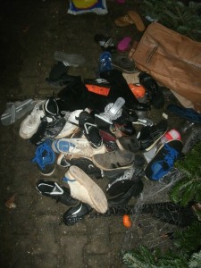 Ich hatte fast alle Schuhe nun paarweise gerettet.