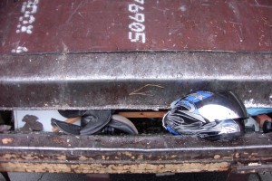 Harir01 070.jpg (263.5 KiB) 9604 mal betrachtet Nach nur einer Sekunde spaltete das Presschild einen daneben liegenden Motorradhelm. Aua!