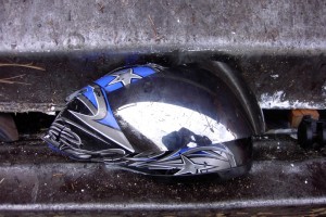 Harir01 072.jpg (293.93 KiB) 9104 mal betrachtet Hier seht ihr im verspiegelten Visier Jan66 beim Fotografieren. Grins!