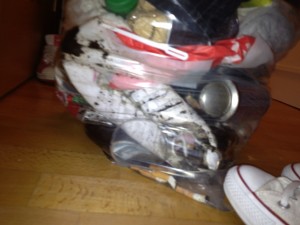 sind das nicht chucks neben dem müllsack? gut dass die nicht auch drin gelandet sind.