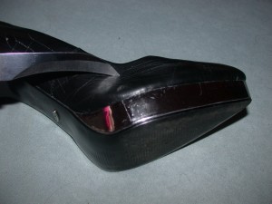 Einfach nur geil das kratzende Geräusch von dem Messer auf dem Schuh !!!