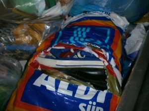 Müll0113 015.jpg (289.11 KiB) 6477 mal betrachtet Mein Verdacht bestätigte sich.