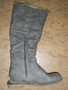 Dieses Paar Stiefel ist echt ein Fall für den Müll!