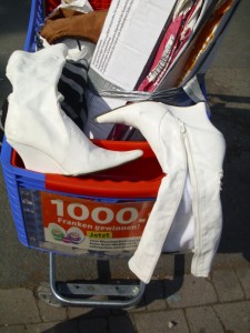 Marina07 054.jpg (376.94 KiB) 8163 mal betrachtet Ein strahlenweißes Ende!