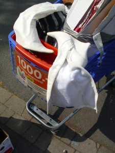 Marina07 056.jpg (407.41 KiB) 8163 mal betrachtet Erst vor wenigen Minuten, hatte ein Mädel seine Stiefel hier achtlos hingeworfen.