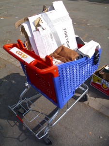 Marina07 061.jpg (396.78 KiB) 8163 mal betrachtet Hier achtete niemand auf Mülltrennung, Hauptsache weg mit dem "Scheiß".