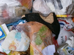 Vom Müllsiff schon total versaut. Das waren keine sexy Schuhe mehr sondern eigentlich nur noch ekliger Dreck!