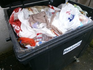 Müll0213 055.jpg (293.5 KiB) 5923 mal betrachtet Strumpfhosen gehören auch laut Abfallsatzung in den Restmüll; also alles in bester Ordnung!