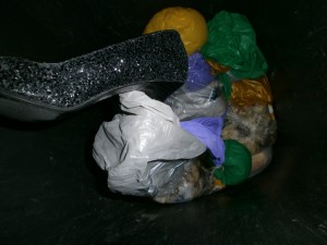 Auch der andere Schuh hatte hier mit dem Absatz einen weiteren Ballon aufgespießt.