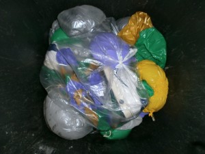 Ein letztes Mal konnte man nun beide Schuhe als Paar im Müll betrachten!