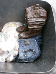 Müll0213 109.jpg (271.49 KiB) 5889 mal betrachtet Verblichener bürgerlicher Abglanz, doch hier regiert der Müll! So wird es nicht bleiben!!