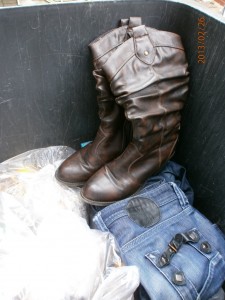 Müll0213 110.jpg (270.87 KiB) 5889 mal betrachtet Ein geradezu spießiges Ende!